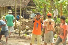 Gotong Royong , makin ramai makin asik