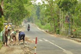 Perbaikan Jalan dari Ngunut - Playen