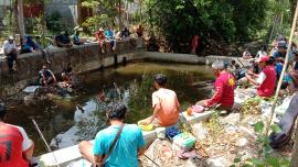 Refreshing dengan mancing di Sungai Kernen